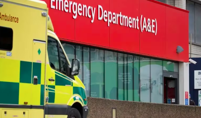 Investigan caso de un niño que murió de hambre tras el fallecimiento de su padre en Inglaterra