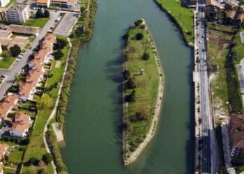 La increíble isla que cada seis meses cambia de país