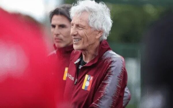Pékerman es tentado para dirigir selección rival de la Vinotinto en eliminatorias