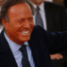 Julio Iglesias y el vergonzoso momento que vivió en un aeropuerto tras incautarle 42 kilos… de comida
