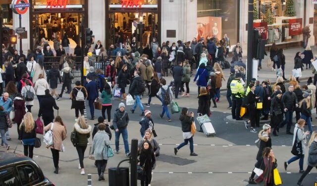 Los trabajadores del metro de Londres van a la huelga seis días por mejores salarios