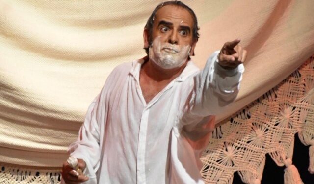 Tras su gira por España: Héctor Manrique regresa con su monólogo “Mi último delirio”