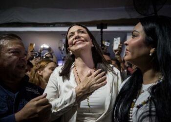 El País: El chavismo afronta el dilema de permitir la candidatura de María Corina Machado