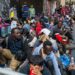 Texas anuncia que ha enviado a más de 100 mil migrantes en autobuses a ciudades demócratas