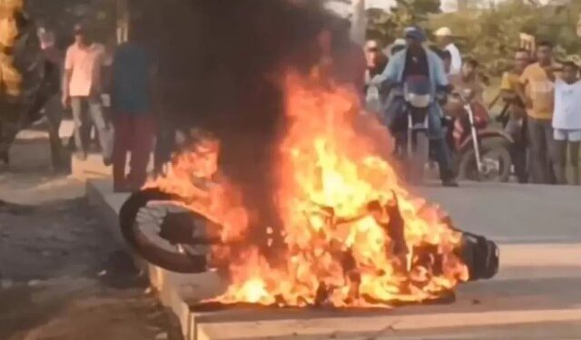 VIDEO: La “ardiente” venganza que realizó una mujer en un ataque de celos