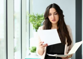 VIRAL: Encontró una “notita de amor” de una compañera de trabajo de su esposo y pidió consejos en redes (VIDEO)