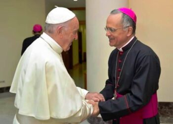 El papa Francisco recibió al obispo auxiliar de Managua, Silvio Báez, exiliado por el régimen de Ortega