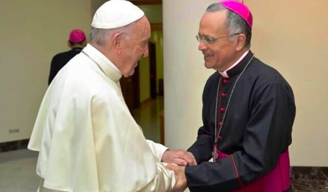 El papa Francisco recibió al obispo auxiliar de Managua, Silvio Báez, exiliado por el régimen de Ortega