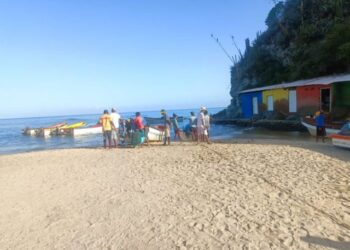 Traces of crude oil arrived with the new year in Choroní (Photos)