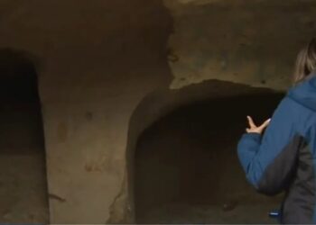 Pobreza en EEUU: personas sin hogar viven en cuevas amuebladas llenas de basura y drogas (Video)