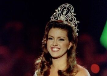 Alicia Machado usó en Miami el mismo vestido con el que entregó la corona de Miss Universo hace 27 años (VIDEO)