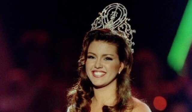 Alicia Machado usó en Miami el mismo vestido con el que entregó la corona de Miss Universo hace 27 años (VIDEO)