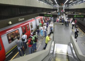 Pánico en el Metro de Caracas: vagón se prendió en llamas y usuarios creyeron que morirían asfixiados (Video)