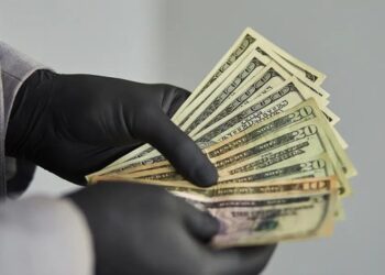 Pastor estafó millones en criptomonedas por “orden de Dios”