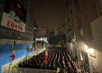 Polémica: El saludo fascista de una multitud en el corazón de Roma sacude a Italia (VIDEO)