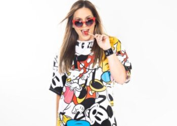 Humor, historia y reflexión: Sandra Villanueva se presenta con “Walt me mintió”