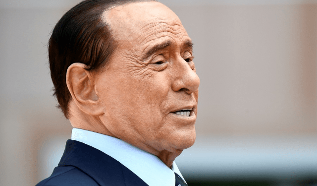 Los hijos de Berlusconi llevan a juicio a una de las chicas “Bunga Bunga” por extorsión
