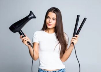 Del secador a la plancha, cómo usar las herramientas de calor para no castigar el cabello