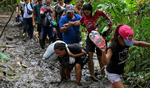 Más de 539 mil migrantes, en su mayoría venezolanos, cruzaron el Darién en 2023, según Migración Colombia