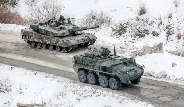 Ejércitos de Corea del Sur y EEUU realizan maniobras con fuego real cerca de la frontera norcoreana