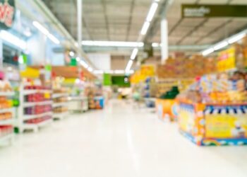 ¡En pelotas! Mujer se desnudó en pleno supermercado para demostrar su inocencia al ser acusada de robo (VIDEO)