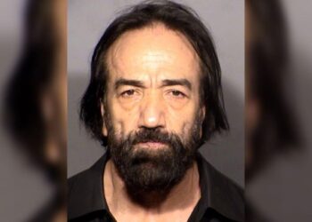 El brutal puñetazo en la cara que recibió agresor sexual de una adolescente en un tribunal de Las Vegas (VIDEO)