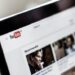 Cómo escuchar música y reproducir videos de YouTube con la pantalla del teléfono apagada