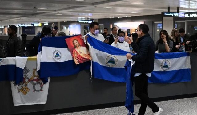 Un año del vuelo de la libertad: ¿Qué fue de los 222 nicaragüenses desterrados a EEUU?
