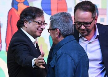 Guerrilla del ELN congeló diálogos de paz por violaciones a lo pactado con Gustavo Petro
