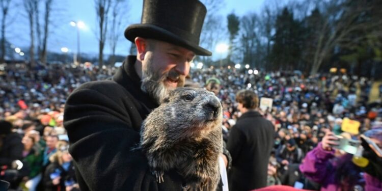 Punxsutawney Phil predice primavera temprana en festividades del Día de la Marmota