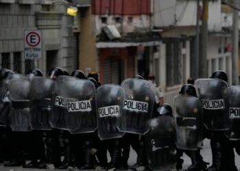 Guatemala: Condenan a 3 policías por abuso de autoridad al detener a periodista que cubría protesta