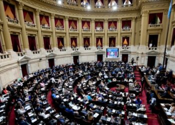 Congreso argentino continúa debate de reformas clave para Milei