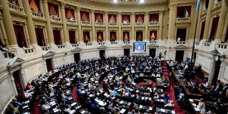 Congreso argentino continúa debate de reformas clave para Milei