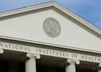 Enfermedades autoinmunes atacan más a mujeres que a hombres