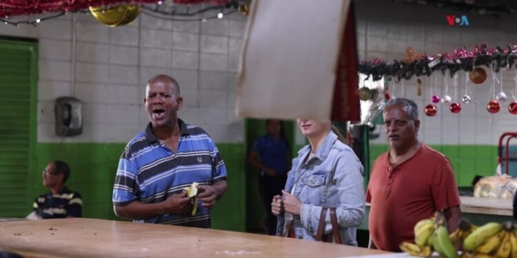 Leal a Chávez y a Maduro 25 años después, pese a las crisis y a la «corrupción”