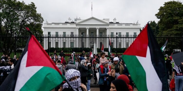 La mitad de los adultos en EEUU dice que Israel ha ido demasiado lejos en la guerra en Gaza, según encuesta