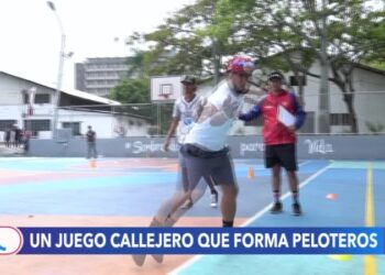 La «pelotica de goma», el deporte popular que busca recuperar aficionados