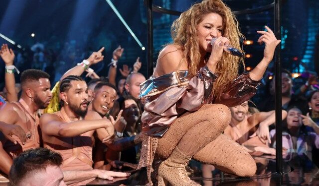 Shakira anuncia “Las mujeres no lloran”, su nuevo disco creado con su “manada de lobas”