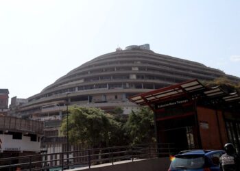 AP: Expreso político demandó a Maduro en Miami por el trauma que le causó su encierro en el Sebin