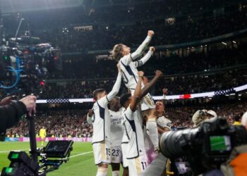 Modric rescató a Real Madrid en partido polémico frente a Sevilla