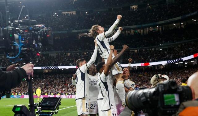 Modric rescató a Real Madrid en partido polémico frente a Sevilla