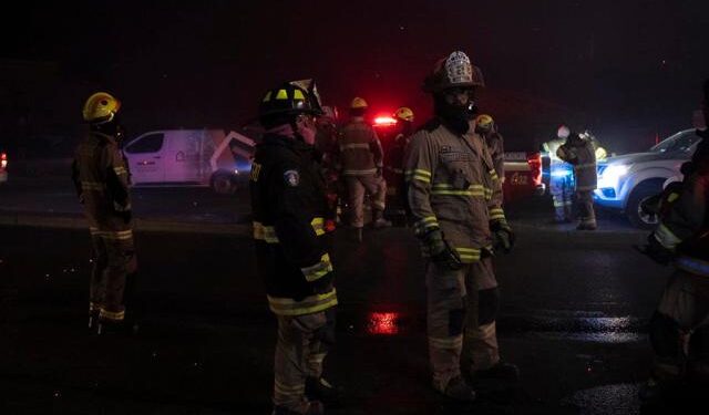 Gran incendio forestal obliga a evacuar comunas chilenas en Valparaíso y Viña del Mar