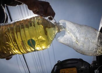 Persiste contrabando de gasolina pese a aumento de su precio en Venezuela