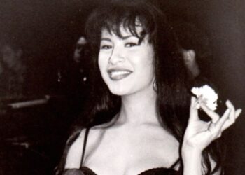 “Yolanda sale y apunta con el arma”: Analizan nuevamente la escena del asesinato de Selena en último documental