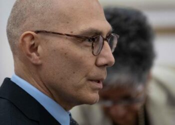 Alto comisionado de DDHH de la ONU acusa a Israel y Hamás de crímenes de guerra