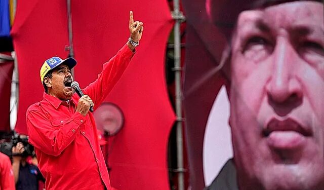 El Mundo: Maduro arranca su campaña abrazado a Chávez y de espaldas al país