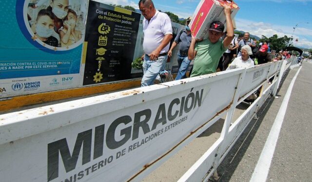 Habilitan financiamiento para pagar convalidación de títulos universitarios de venezolanos en Colombia (Video)