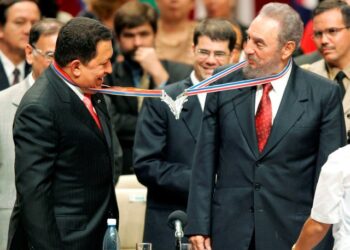 Bloomberg: Chavismo reclama deuda petrolera que antes Hugo Chávez canjeaba por granos