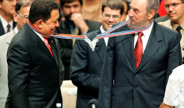 Bloomberg: Chavismo reclama deuda petrolera que antes Hugo Chávez canjeaba por granos