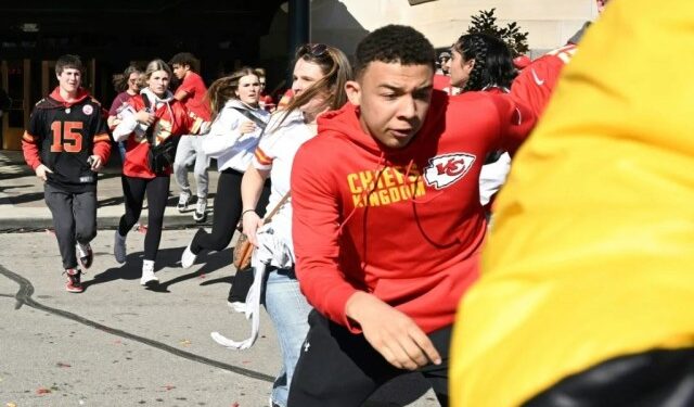 Dos hombres fueron acusados por asesinato tras desencadenar tiroteo en celebración de los Chiefs